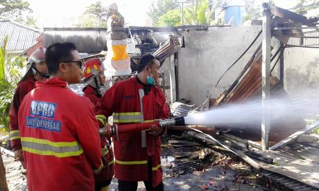 Kebakaran di jalan pelabuham benoa  denpasar