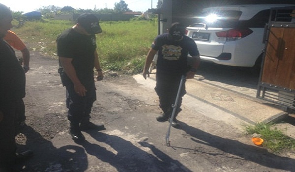 Penemuan Ular di Jalan Cekomaria