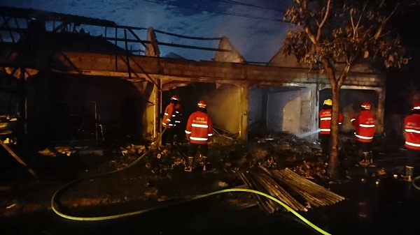 Kebakaran di Jalan Ahmad Yani Utara