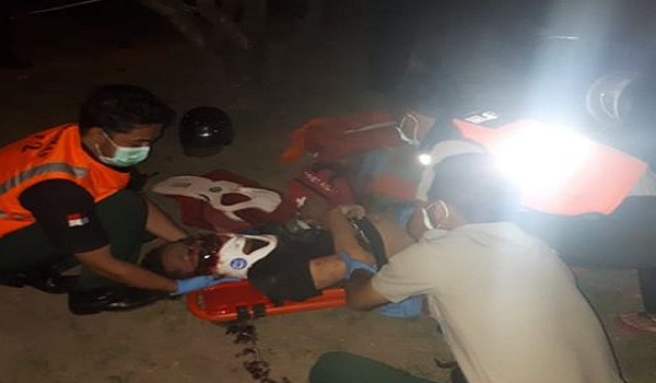 Tengah malam Dua laki laki terkapar ditengah Jalan