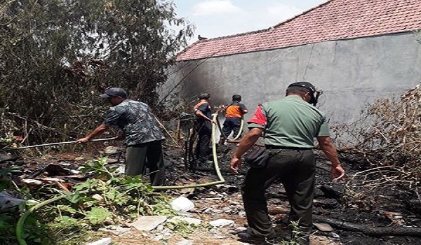 Kebakaran di Jalan Pulau Moyo