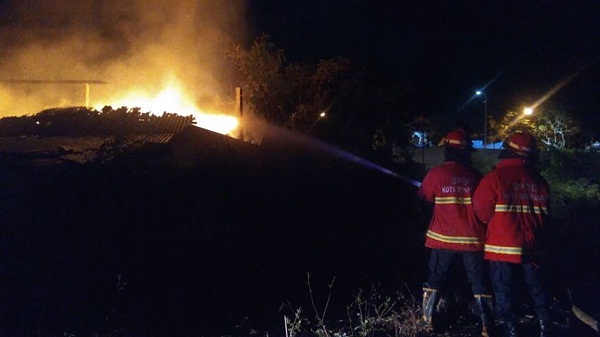 Kebakaran di Jalan Kebo Iwa Utara