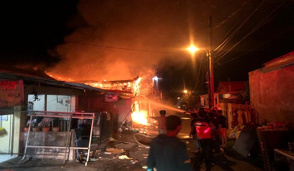 Kebakaran di Jalan Ahmad Yani Utara