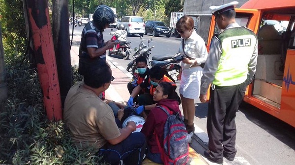 Kecelakaan Lalu Lintas di Jalan Ahmad Yani Simpang Gatot Subroto