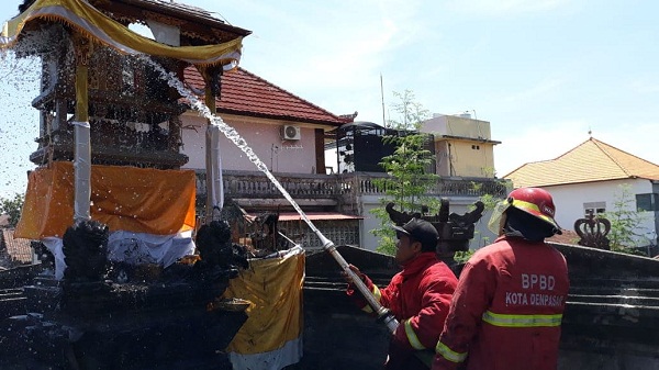 Kebakaran di Jalan Kerta Raharja Sidakarya