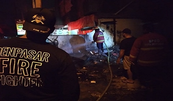 Kebakaran di Jalan Gunung Semeru
