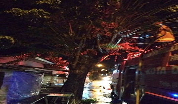 Kebakaran di Jalan Pulau Enggano
