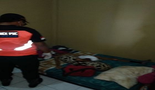 evakuasi pasien sakit di Jalan Akasia